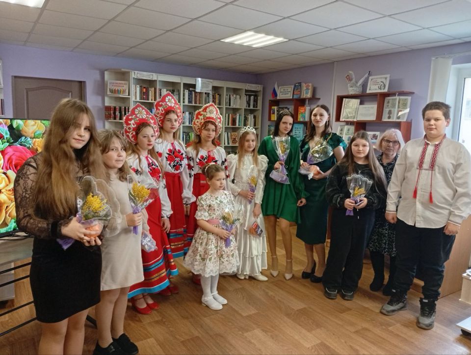 В Новоайдарской библиотеке состоялась праздничная литературная встреча для старшего поколения В Новоайдарской библиотеке состоялась праздничная литературная встреча для старшего поколения