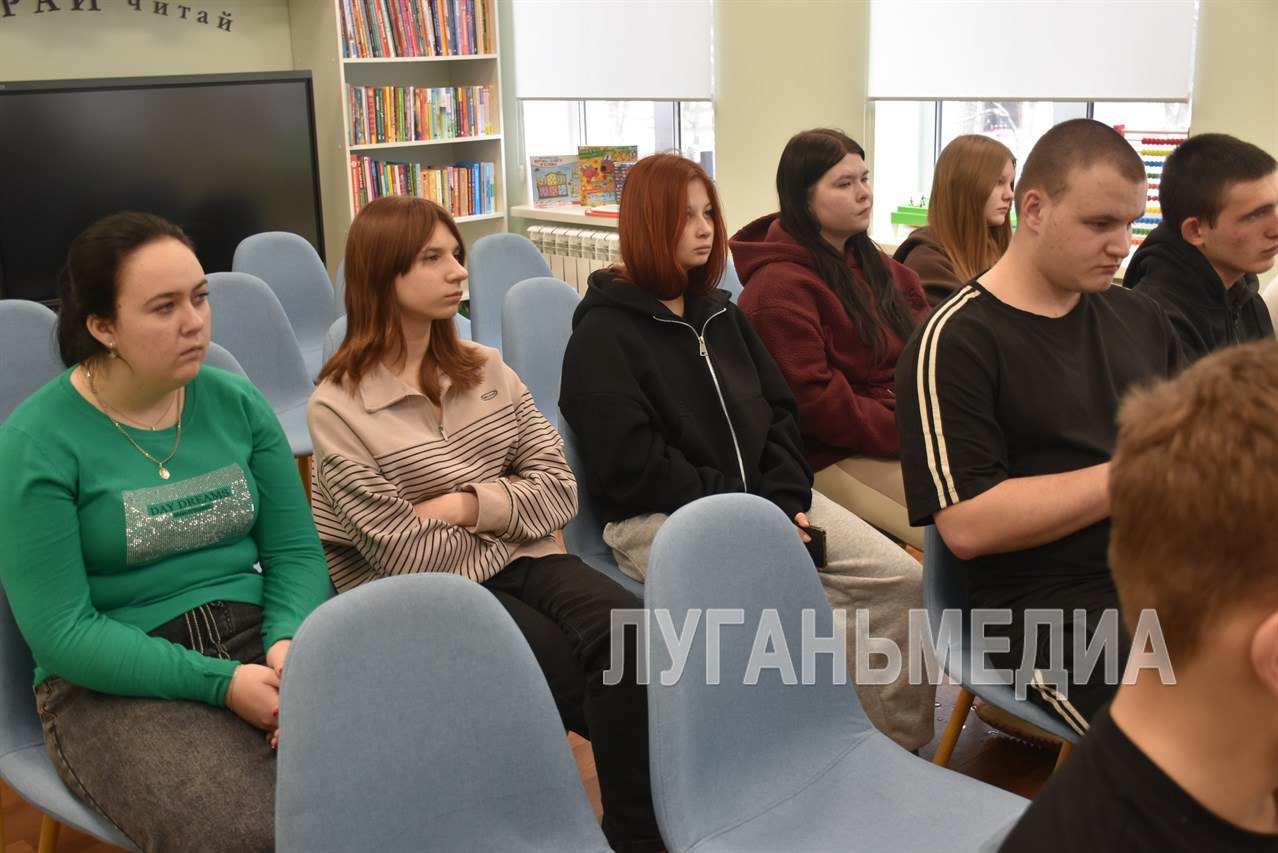 В модельной библиотеке Новопскова состоялась встреча, посвященная Великой Отечественной войне В модельной библиотеке Новопскова состоялась встреча, посвященная Великой Отечественной войне