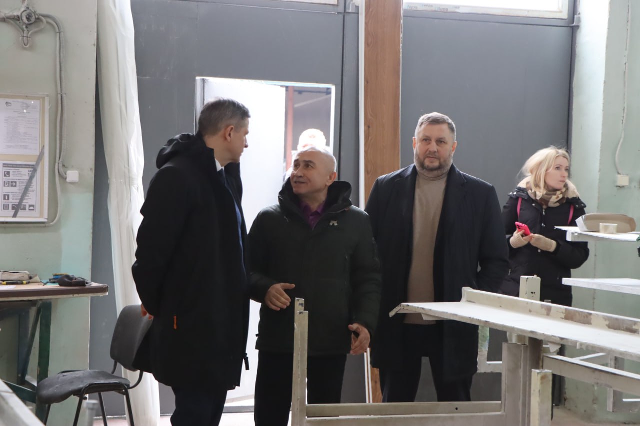 Евгений Бондарь: Рабочий визит Председателя Правительства ЛНР: развитие строительного сектора в Лутугинском округе Евгений Бондарь: Рабочий визит Председателя Правительства ЛНР: развитие строительного сектора в Лутугинском округе