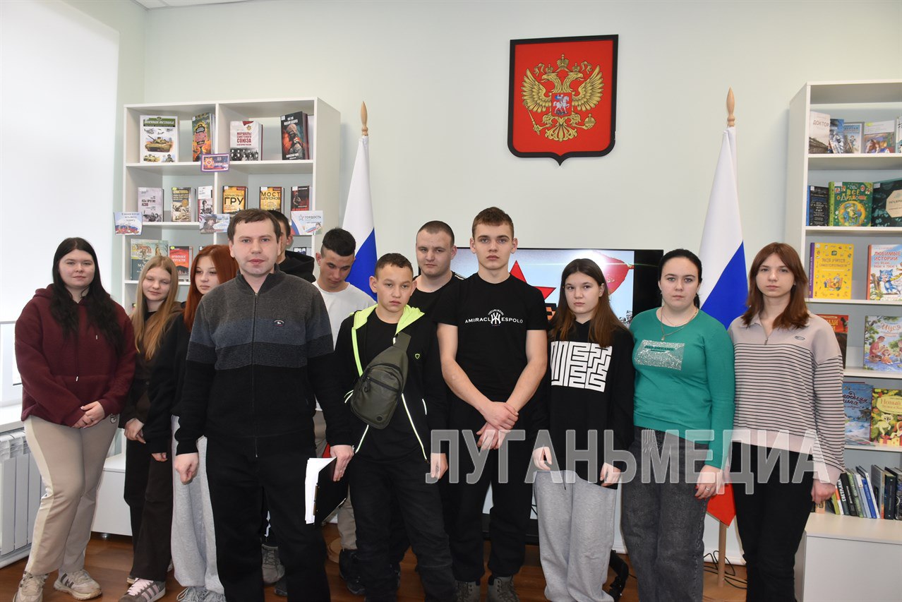 В модельной библиотеке Новопскова состоялась встреча, посвященная Великой Отечественной войне В модельной библиотеке Новопскова состоялась встреча, посвященная Великой Отечественной войне