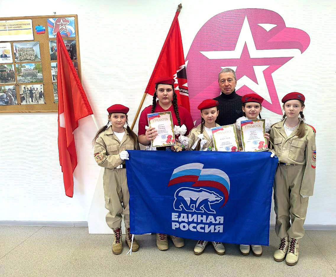 Секретарь первичного отделения партии «Единая Россия»№8 с. Новодеркул, начальник ОЖ с. Даниловка Владимир Прапирный совместно с партийцами провели в ГБОУ ЛНР «Новодеркульской средней школы имени А.В. Пастухова» конкурс на... Секретарь первичного отделения партии «Единая Россия»№8 с. Новодеркул, начальник ОЖ с. Даниловка Владимир Прапирный совместно с партийцами провели в ГБОУ ЛНР «Новодеркульской средней школы имени А.В. Пастухова» конкурс на...