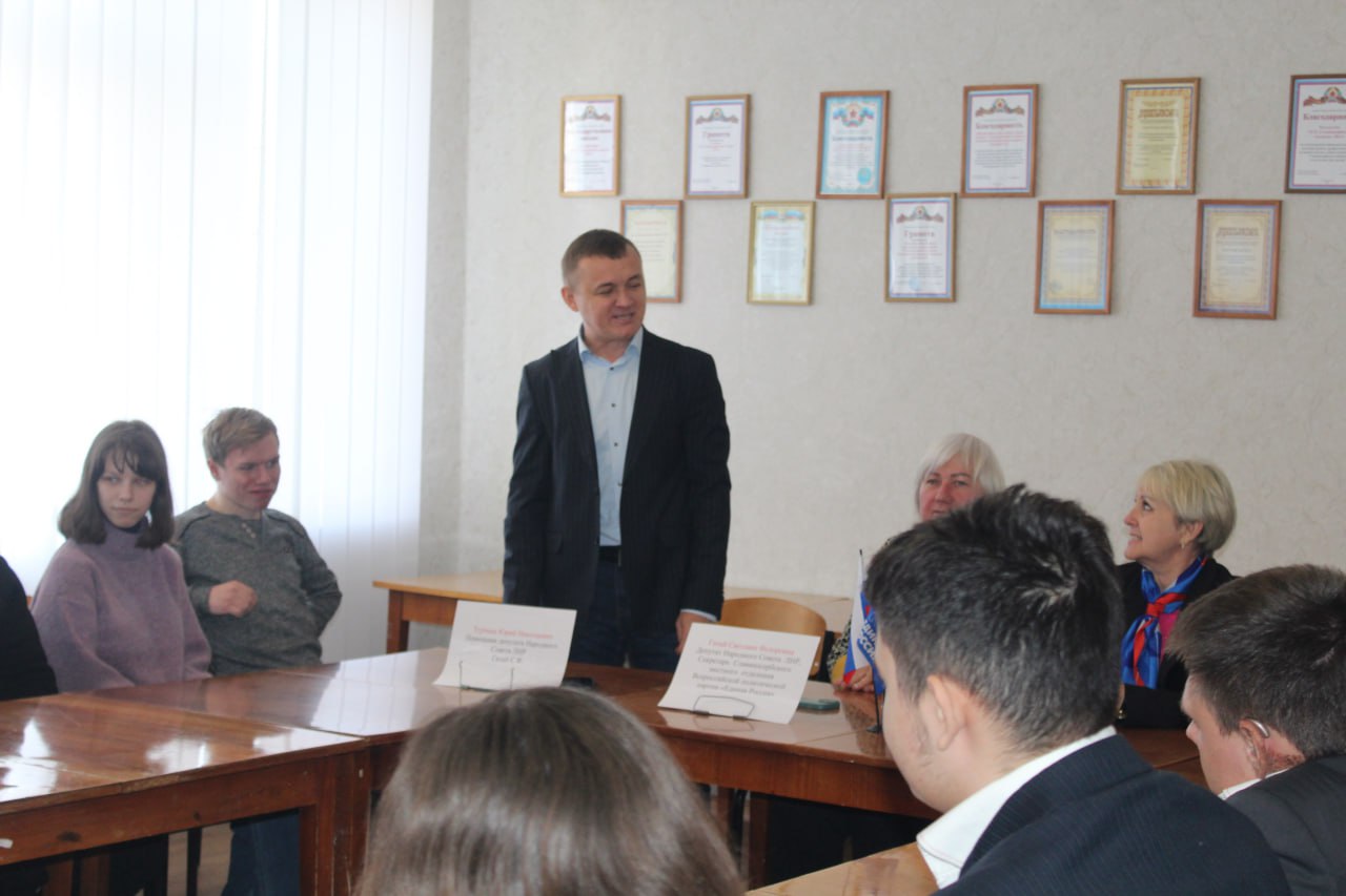 В рамках проекта «Историческая память» и акции «Русская весна – начало пути домой» в Славяносербском техникуме ЛГАУ состоялся круглый стол с участниками Русской весны – Секретарем местного отделения «Единой России»... В рамках проекта «Историческая память» и акции «Русская весна – начало пути домой» в Славяносербском техникуме ЛГАУ состоялся круглый стол с участниками Русской весны – Секретарем местного отделения «Единой России»...