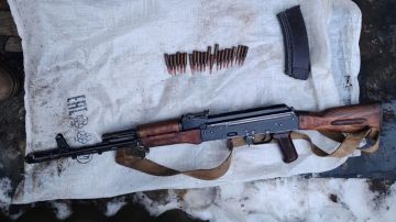 В Лисичанске полицейские изъяли у местного жителя автомат Калашникова