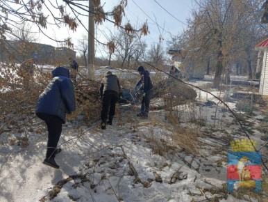 МБУ "КСЛ" города Лисичанска продолжает приводить в порядок город во всех его районах
