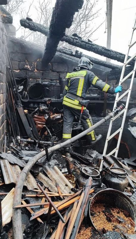 Газовые баллоны едва не взорвались на пожаре в Первомайске Газовые баллоны едва не взорвались на пожаре в Первомайске