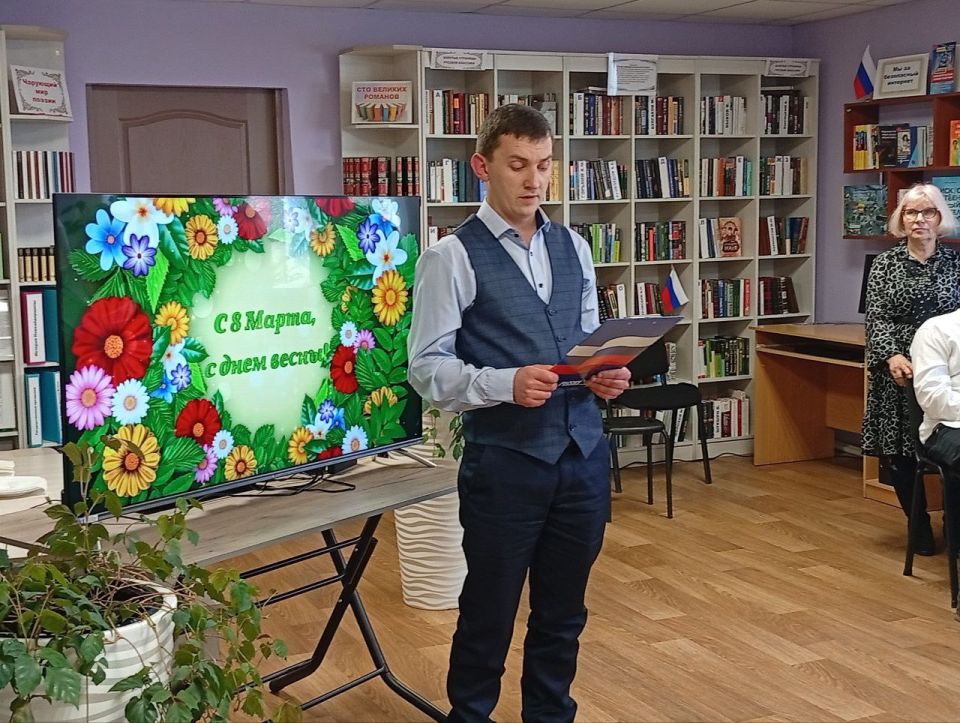 В Новоайдарской библиотеке состоялась праздничная литературная встреча для старшего поколения В Новоайдарской библиотеке состоялась праздничная литературная встреча для старшего поколения