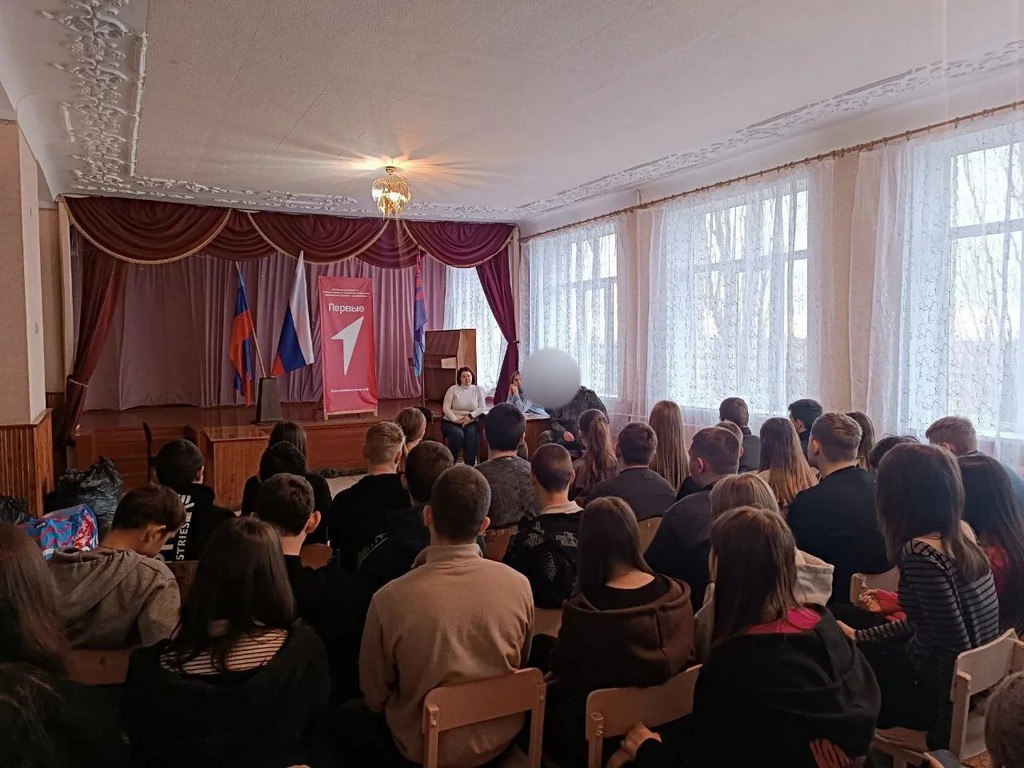 Члены УИК дали старт патриотическому проекту в школе Вахрушево Члены УИК дали старт патриотическому проекту в школе Вахрушево