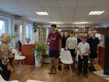 Литературно-патриотический час в Новоайдаре: память о героях и поддержка защитников Родины