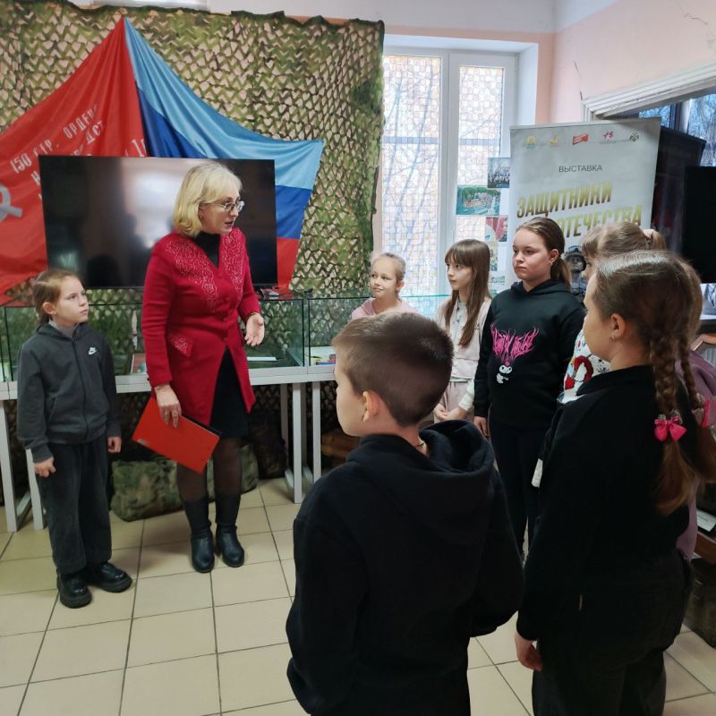 В Чернухинском музее прошел тематический час "Русская весна" В Чернухинском музее прошел тематический час "Русская весна"