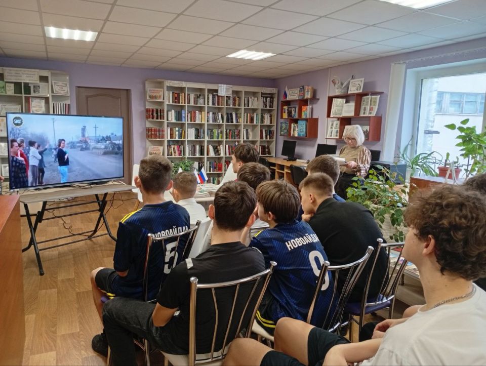 Литературно-патриотический час в Новоайдаре: память о героях и поддержка защитников Родины Литературно-патриотический час в Новоайдаре: память о героях и поддержка защитников Родины