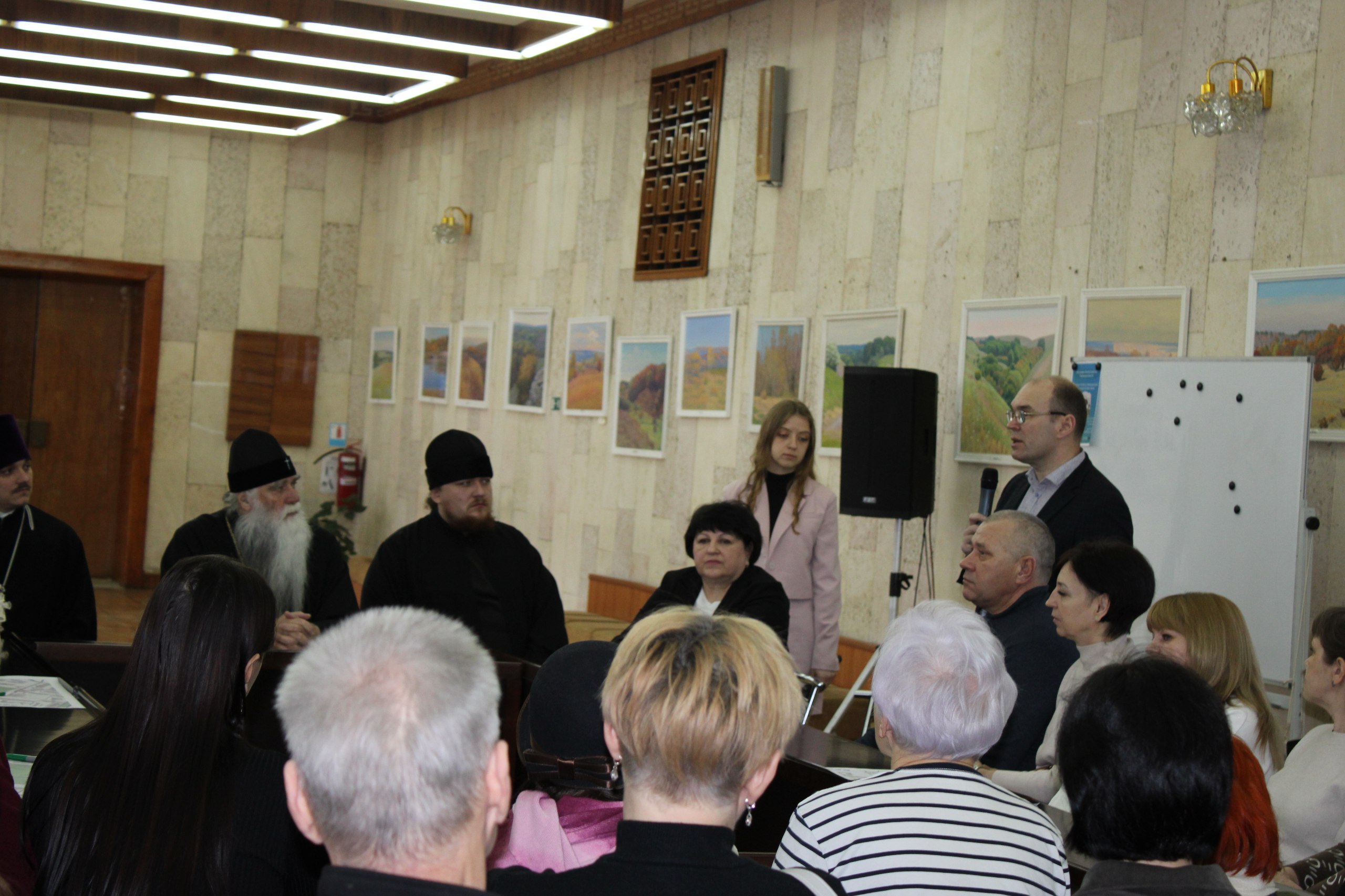 В Ровеньках прошли завершающие проектные сессии по благоустройству территории В Ровеньках прошли завершающие проектные сессии по благоустройству территории