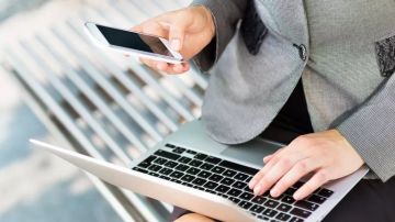 Россиянок предупредили о мошенничестве с билетами в театр на 8 Марта