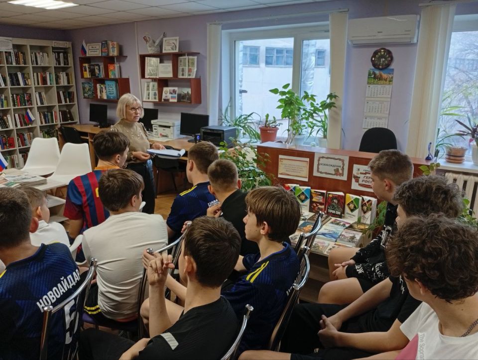 Литературно-патриотический час в Новоайдаре: память о героях и поддержка защитников Родины Литературно-патриотический час в Новоайдаре: память о героях и поддержка защитников Родины
