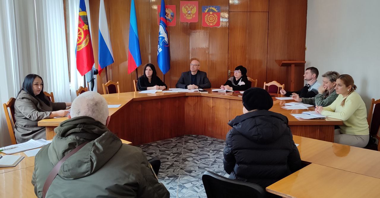 В Администрации состоялось заседание рабочей группы по противодействию нелегальной занятости под председательством заместителя главы Администрации Антрацитовского МО Михаила Удовенко, с участием представителей управления... В Администрации состоялось заседание рабочей группы по противодействию нелегальной занятости под председательством заместителя главы Администрации Антрацитовского МО Михаила Удовенко, с участием представителей управления...