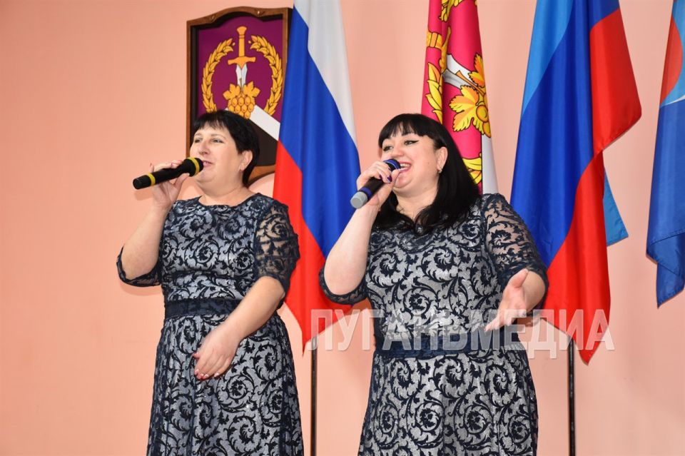 Ветеранов Перевальского округа поздравили с наступающим 8 Марта Ветеранов Перевальского округа поздравили с наступающим 8 Марта