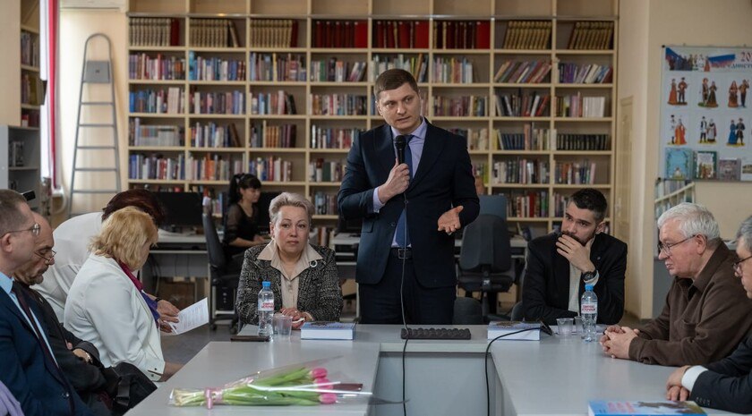 Вышла в свет книга об истории Луганщины, созданная известным журналистом Вышла в свет книга об истории Луганщины, созданная известным журналистом