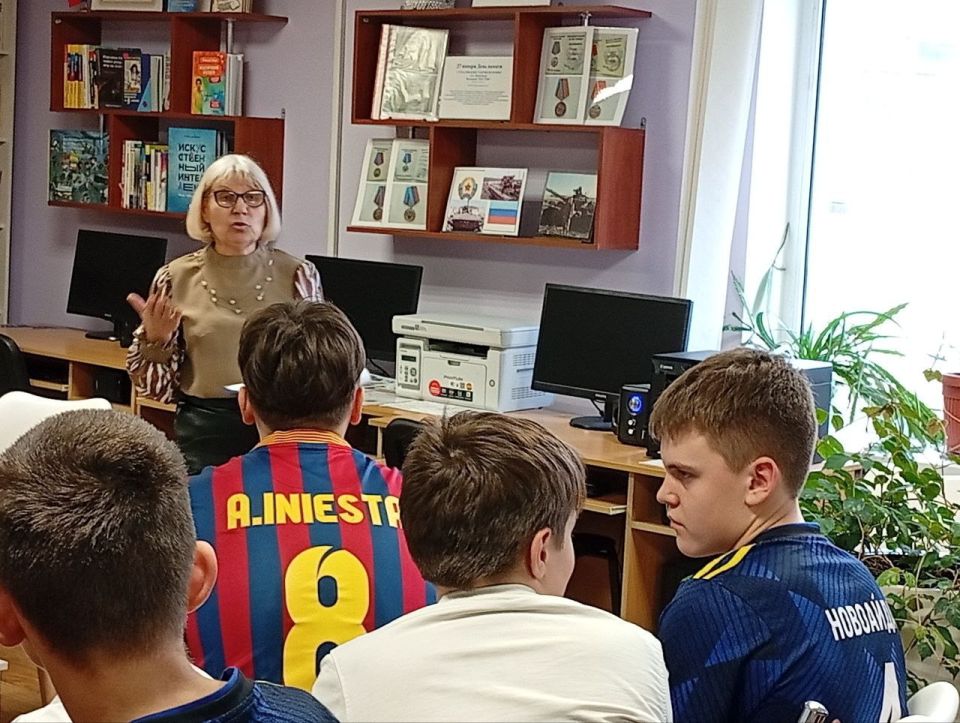 Литературно-патриотический час в Новоайдаре: память о героях и поддержка защитников Родины Литературно-патриотический час в Новоайдаре: память о героях и поддержка защитников Родины