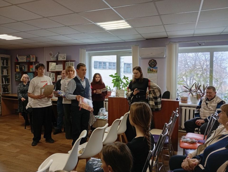 В Новоайдарской библиотеке состоялась праздничная литературная встреча для старшего поколения В Новоайдарской библиотеке состоялась праздничная литературная встреча для старшего поколения