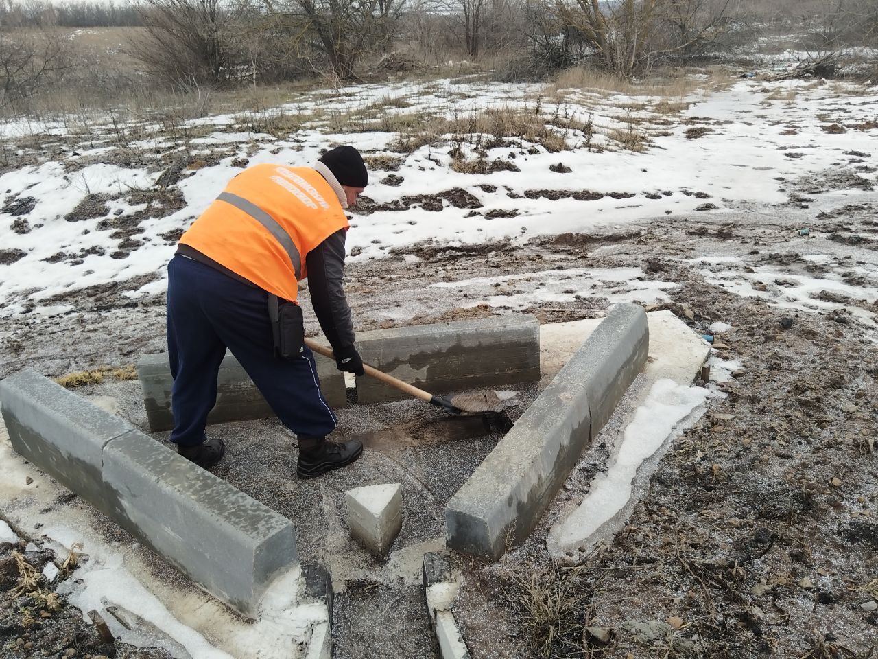 Специалисты Луганского автодора проводят работы по обеспечению стабильного водоотвода на автодороге Белокуракино-Лубянка-Алексеевка Специалисты Луганского автодора проводят работы по обеспечению стабильного водоотвода на автодороге Белокуракино-Лубянка-Алексеевка