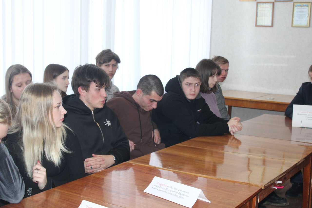 В рамках проекта «Историческая память» и акции «Русская весна – начало пути домой» в Славяносербском техникуме ЛГАУ состоялся круглый стол с участниками Русской весны – Секретарем местного отделения «Единой России»... В рамках проекта «Историческая память» и акции «Русская весна – начало пути домой» в Славяносербском техникуме ЛГАУ состоялся круглый стол с участниками Русской весны – Секретарем местного отделения «Единой России»...