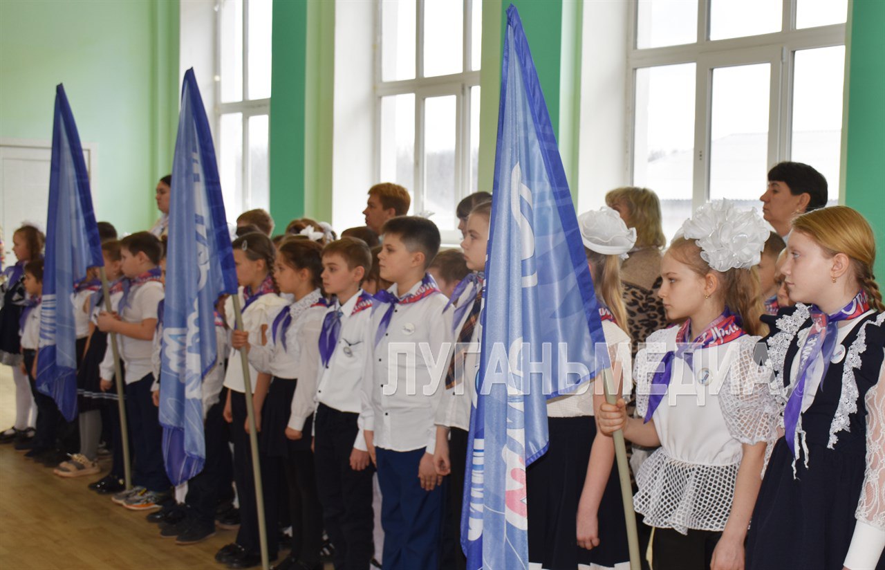 В Брянковской СШ № 19 открыта Парта Героя в честь выпускника Александра Лигостаева В Брянковской СШ № 19 открыта Парта Героя в честь выпускника Александра Лигостаева