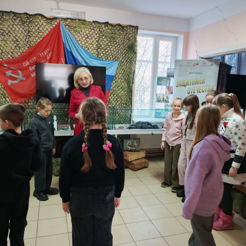 В Чернухинском музее прошел тематический час "Русская весна" В Чернухинском музее прошел тематический час "Русская весна"