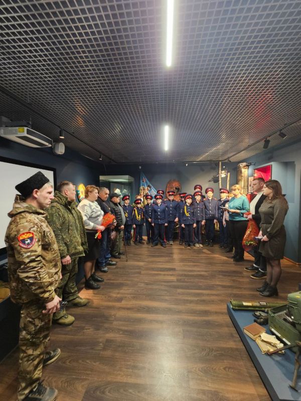 Галина Дуброва: Сила в матерях!. Сегодня в стенах Музея казачества в Станице Луганской было особенно тихо, а в этой тишине звучала великая гордость и великая боль Галина Дуброва: Сила в матерях!. Сегодня в стенах Музея казачества в Станице Луганской было особенно тихо, а в этой тишине звучала великая гордость и великая боль