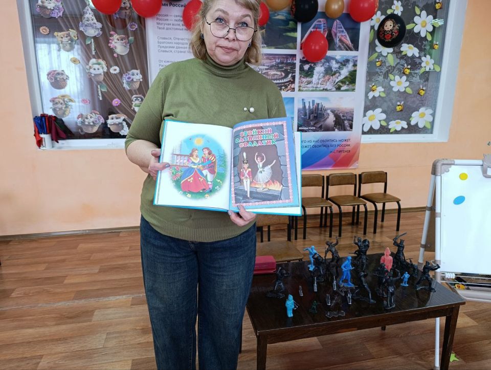 В рамках проекта «Музей в чемодане», сотрудники Детского центра Чернухинского музея провели познавательный час с воспитанниками детского сада-ясли «Ромашка», посвященный Дню игрушечных солдатиков В рамках проекта «Музей в чемодане», сотрудники Детского центра Чернухинского музея провели познавательный час с воспитанниками детского сада-ясли «Ромашка», посвященный Дню игрушечных солдатиков