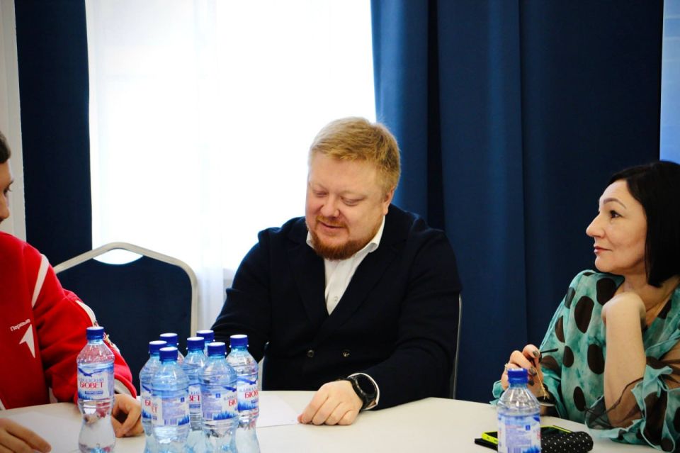 Только вместе мы можем создать светлое будущее! Только вместе мы можем создать светлое будущее!