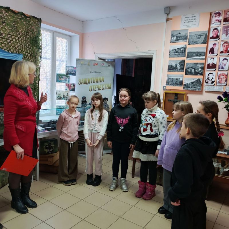 В Чернухинском музее прошел тематический час "Русская весна" В Чернухинском музее прошел тематический час "Русская весна"
