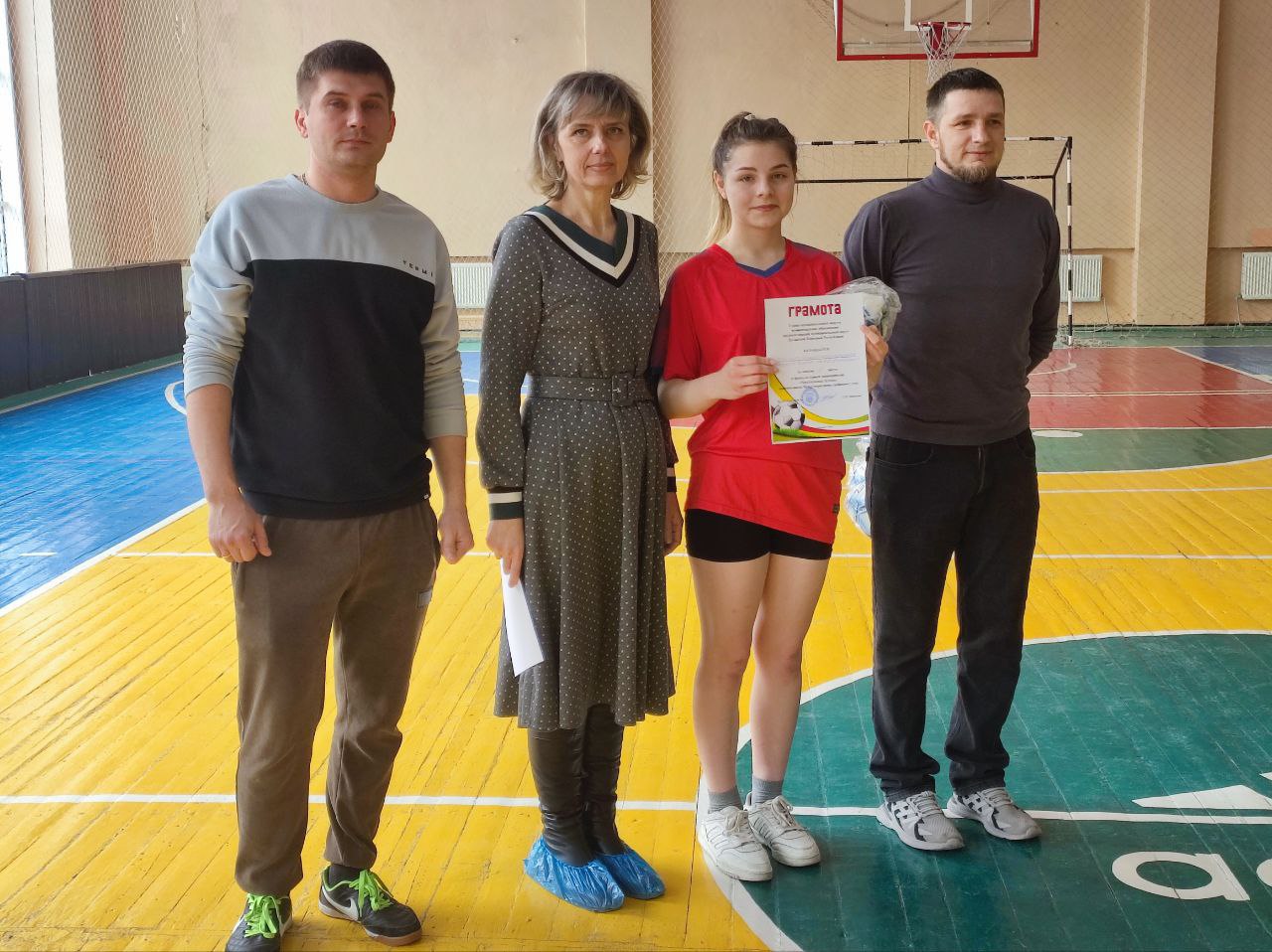 В преддверии Международного женского дня, в Антраците состоялось яркое спортивное событие – турнир по мини-футболу «Хрустальные бутсы» В преддверии Международного женского дня, в Антраците состоялось яркое спортивное событие – турнир по мини-футболу «Хрустальные бутсы»