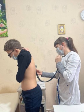 Специалист Славяносербской ЦРБ провел осмотр жителей пгт.Лотиково