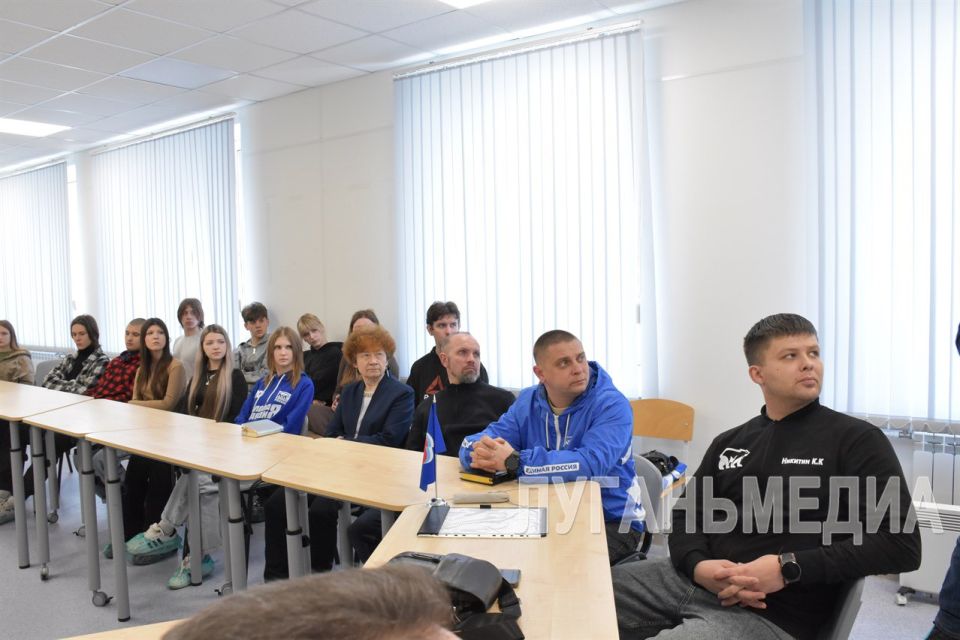 В Северодонецке прошла встреча молодежи и героев Русской весны В Северодонецке прошла встреча молодежи и героев Русской весны