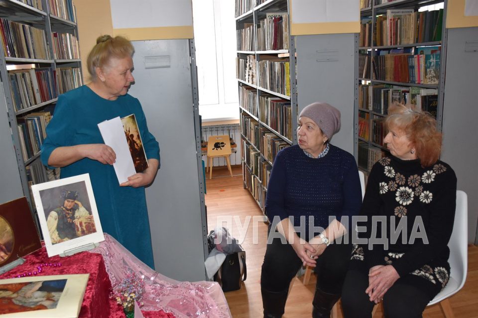 В преддверии Международного женского дня в Перевальской библиотеке-филиале № 20 прошла праздничная встреча «Вернисаж женской красоты» В преддверии Международного женского дня в Перевальской библиотеке-филиале № 20 прошла праздничная встреча «Вернисаж женской красоты»