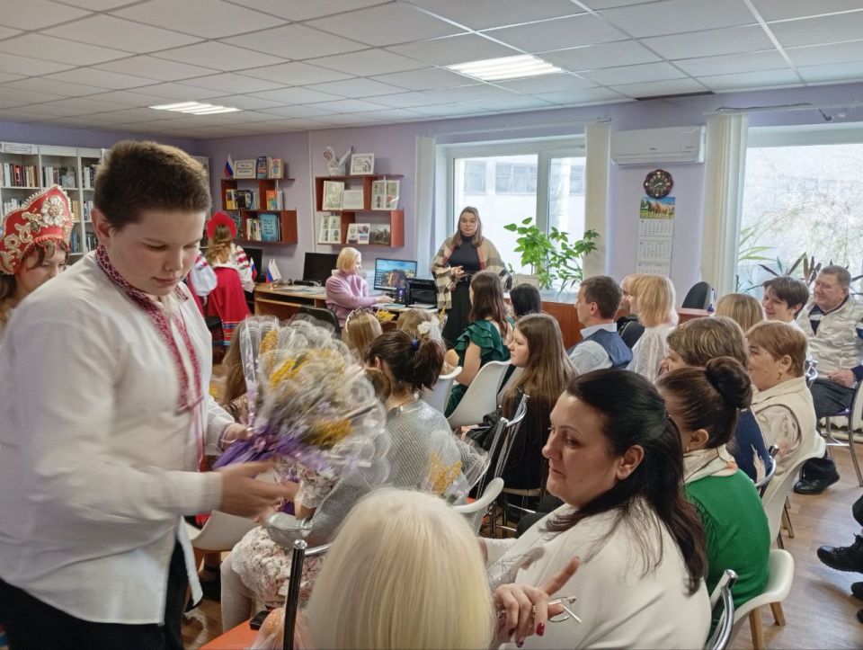 В Новоайдарской библиотеке состоялась праздничная литературная встреча для старшего поколения В Новоайдарской библиотеке состоялась праздничная литературная встреча для старшего поколения