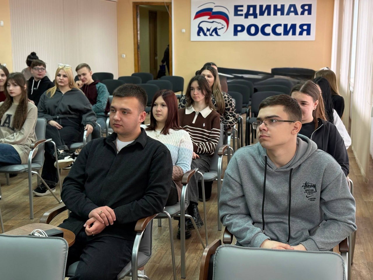 Сергей Соловьев: Сегодня наш округ с рабочим визитом посетил министр молодежной политики Луганской Народной Республики Михаил Голубович Сергей Соловьев: Сегодня наш округ с рабочим визитом посетил министр молодежной политики Луганской Народной Республики Михаил Голубович