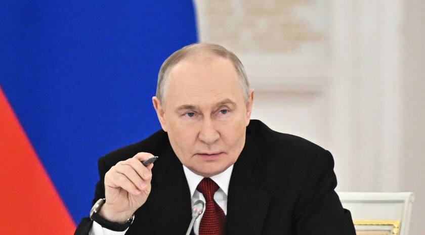 Президент России Владимир Путин поручил МВД обеспечить все условия для свободного и безопасного волеизъявления граждан в ходе сентябрьских выборов на территории Донбасса и Новороссии