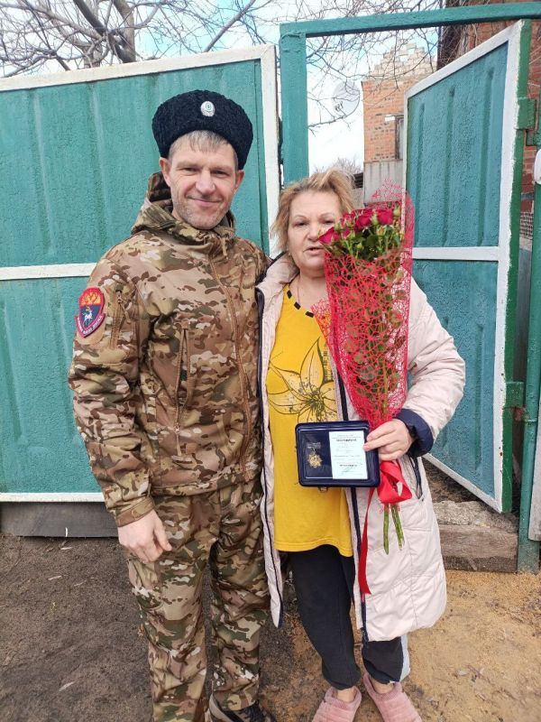 Галина Дуброва: Сила в матерях!. Сегодня в стенах Музея казачества в Станице Луганской было особенно тихо, а в этой тишине звучала великая гордость и великая боль Галина Дуброва: Сила в матерях!. Сегодня в стенах Музея казачества в Станице Луганской было особенно тихо, а в этой тишине звучала великая гордость и великая боль