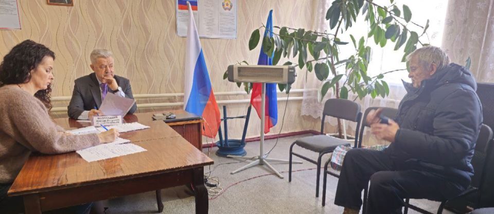 Виктор Водолацкий: В рамках региональной недели провел очередной прием на территории Луганской Народной Республики Виктор Водолацкий: В рамках региональной недели провел очередной прием на территории Луганской Народной Республики