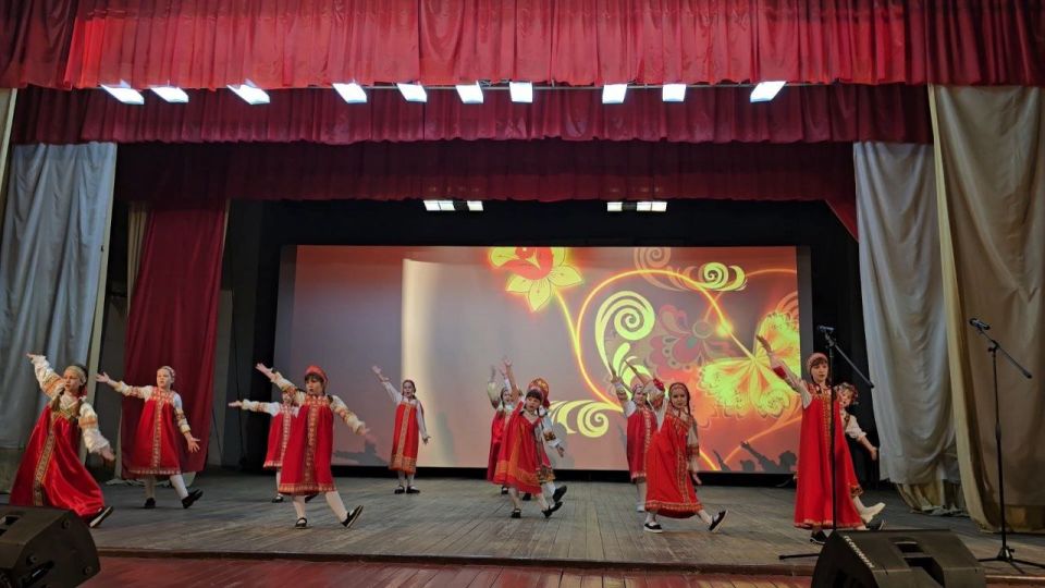В Чернухинском ДК прошел концерт «Букет из самых нежных слов» В Чернухинском ДК прошел концерт «Букет из самых нежных слов»