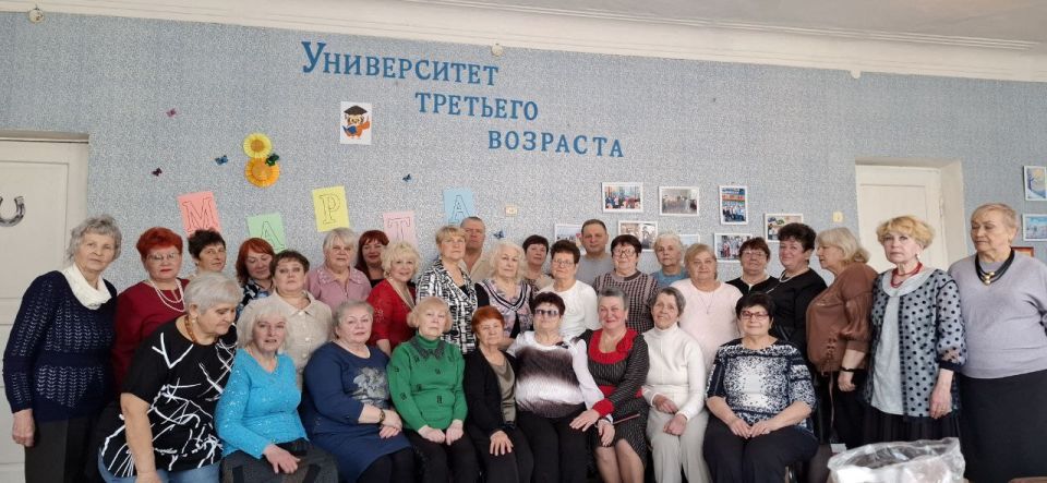В Красном Луче для слушателей Университета третьего возраста состоялась праздничная концертная программа В Красном Луче для слушателей Университета третьего возраста состоялась праздничная концертная программа
