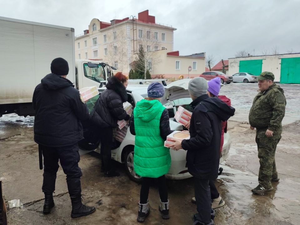 Сладкий подарок для воспитанников: активисты «Единой России» посетили Ирминскую школу-интернат Сладкий подарок для воспитанников: активисты «Единой России» посетили Ирминскую школу-интернат