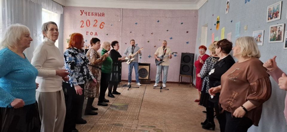 В Красном Луче для слушателей Университета третьего возраста состоялась праздничная концертная программа В Красном Луче для слушателей Университета третьего возраста состоялась праздничная концертная программа