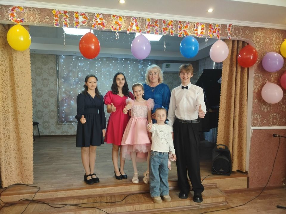 В Лутугинской детской музыкальной школе состоялся весенний концерт «Букет нот в подарок» В Лутугинской детской музыкальной школе состоялся весенний концерт «Букет нот в подарок»
