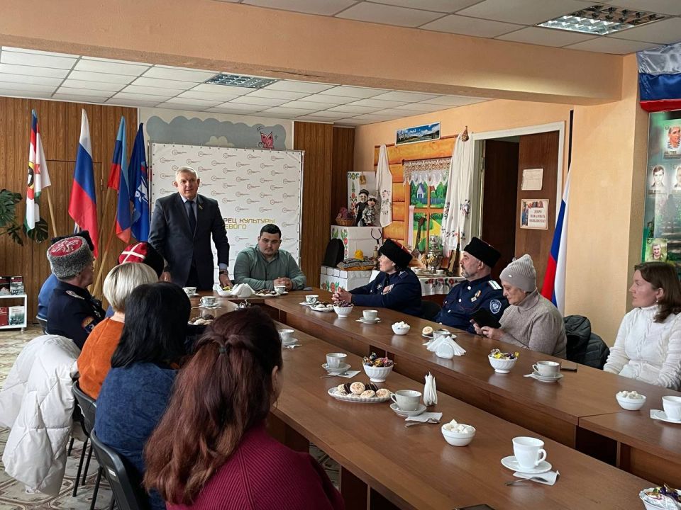 В городе Суходольске активисты Партии «Единая Россия» организовали патриотическое мероприятие «Русская весна — начало пути домой». В городе Суходольске активисты Партии «Единая Россия» организовали патриотическое мероприятие «Русская весна — начало пути домой».