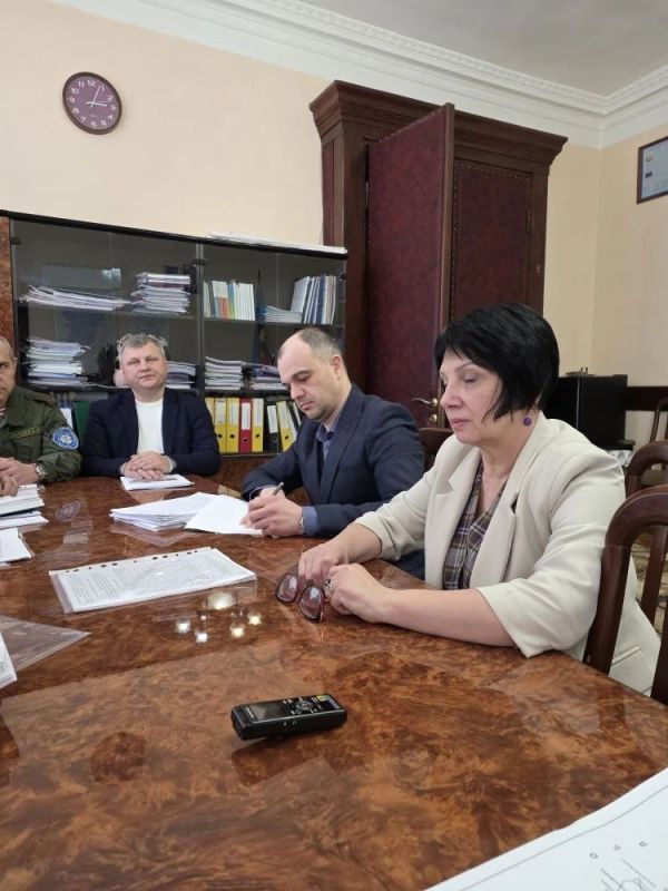 Виктор Водолацкий: Совместно с заместителем Председателя Правительства ЛНР Костенко Е.Н. провели рабочее совещание, посвящённое вопросам создания и организации деятельности казачьих пожарных дружин на территории Луганской... Виктор Водолацкий: Совместно с заместителем Председателя Правительства ЛНР Костенко Е.Н. провели рабочее совещание, посвящённое вопросам создания и организации деятельности казачьих пожарных дружин на территории Луганской...