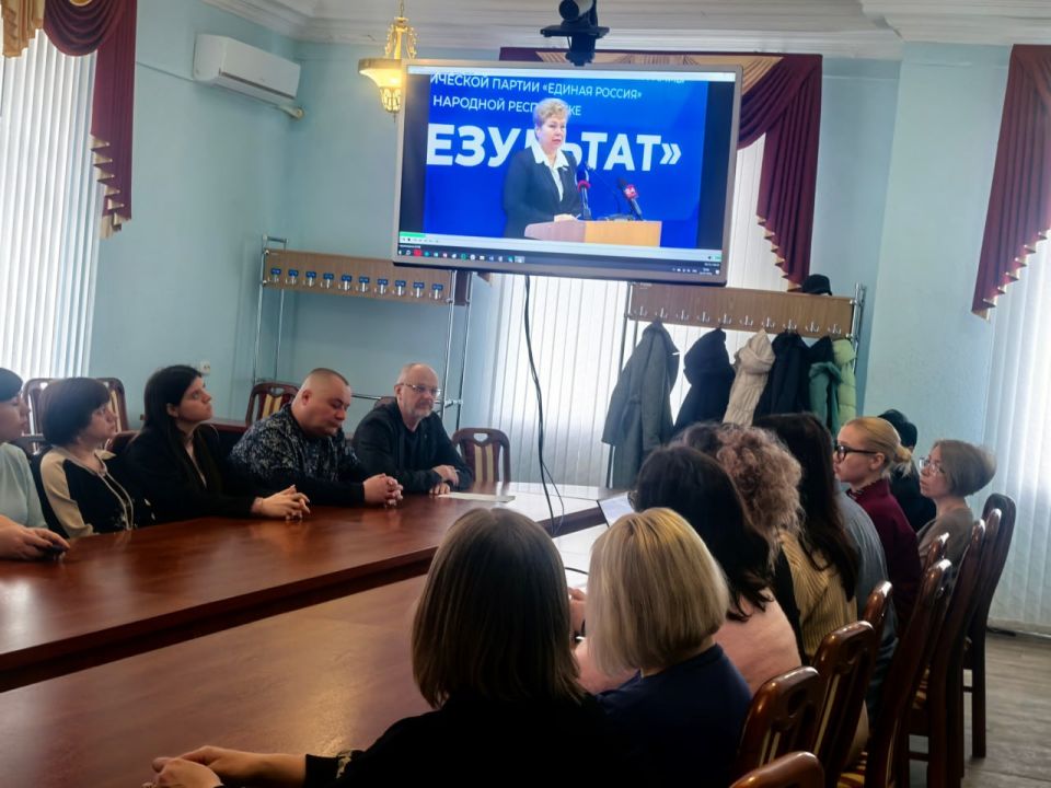 Сегодня в Краснодоне состоялась встреча с партийным активом Краснодонского местного отделения политической партии «Единая Россия» Сегодня в Краснодоне состоялась встреча с партийным активом Краснодонского местного отделения политической партии «Единая Россия»