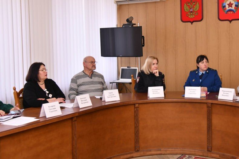 Проведено заседание Комиссии по делам несовершеннолетних и защите их прав Проведено заседание Комиссии по делам несовершеннолетних и защите их прав