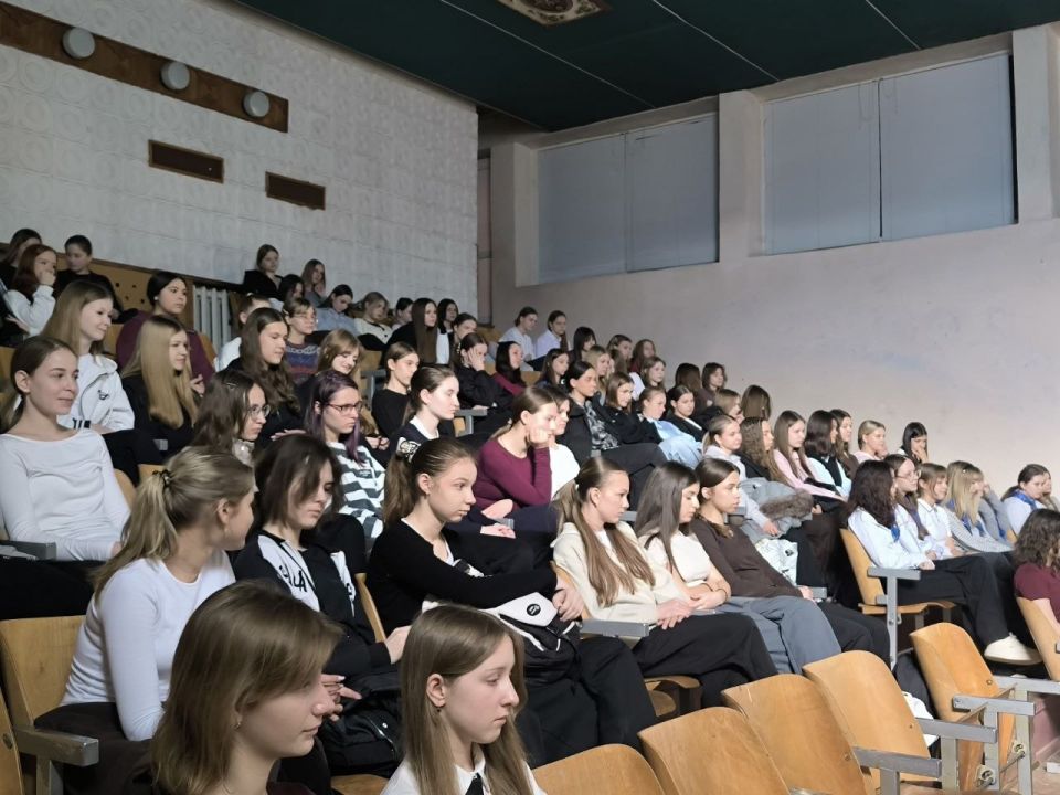 Специалист ЛГДП № 2 провела профилактическую встречу по репродуктивному здоровью для учениц школы № 57 г.Луганск Специалист ЛГДП № 2 провела профилактическую встречу по репродуктивному здоровью для учениц школы № 57 г.Луганск