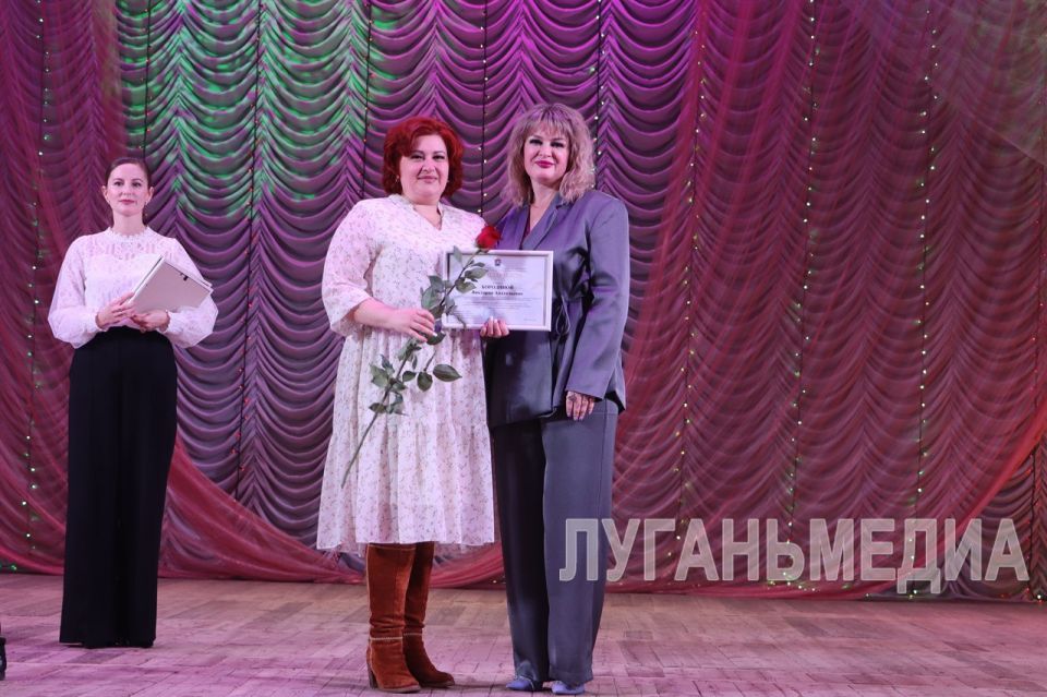 В Стаханове прошел праздничный концерт, посвященный Международному женскому дню В Стаханове прошел праздничный концерт, посвященный Международному женскому дню